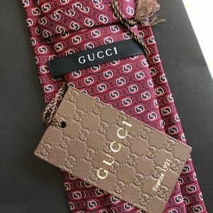 Maroon / red colored Gucci tie